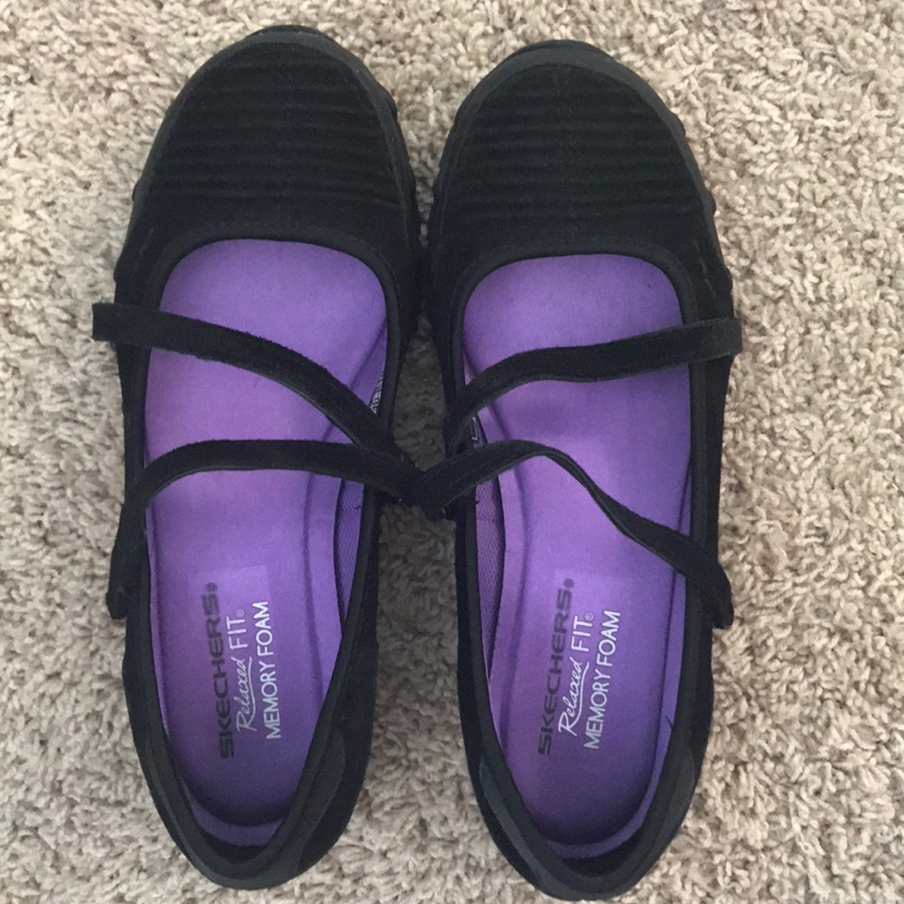 Sketchers relaxed fit memory foam shoes size 8 1/2